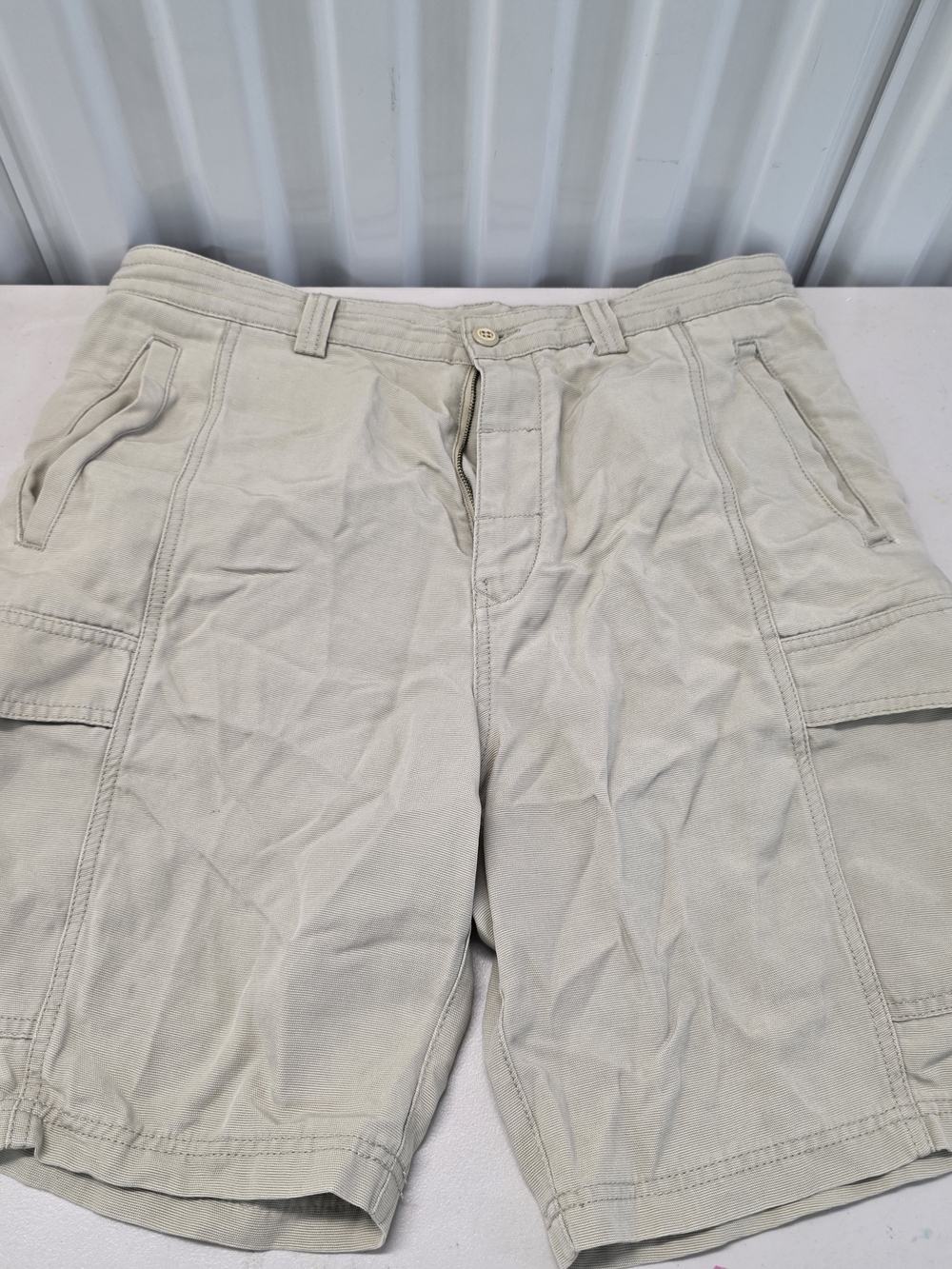 Tommy Bahama Relaxed Beige Shorts Men's Size 34x9